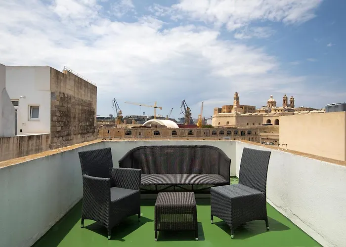 Traditional & Modern Maltese Townhouse - Rooftop Terrace And Sea Views, Close To Birgu Waterfront