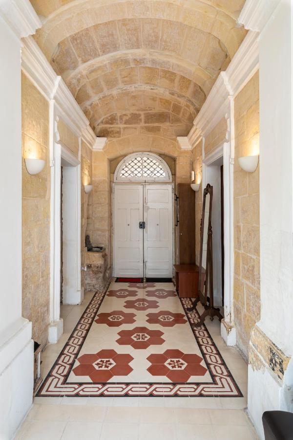 Traditional & Modern Maltese Townhouse - Rooftop Terrace And Sea Views, Close To Birgu Waterfront Hébergement de vacances