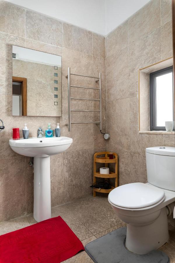 Traditional & Modern Maltese Townhouse - Rooftop Terrace And Sea Views, Close To Birgu Waterfront Hébergement de vacances *