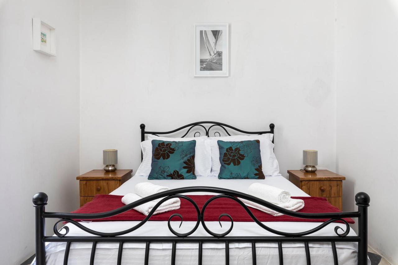 Traditional & Modern Maltese Townhouse - Rooftop Terrace And Sea Views, Close To Birgu Waterfront