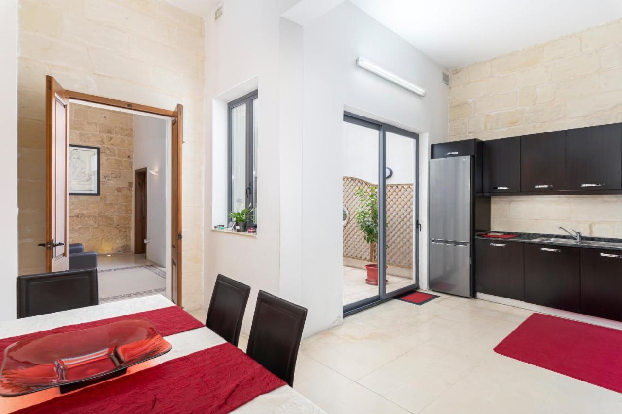 Traditional & Modern Maltese Townhouse - Rooftop Terrace And Sea Views, Close To Birgu Waterfront Hébergement de vacances Cospicua