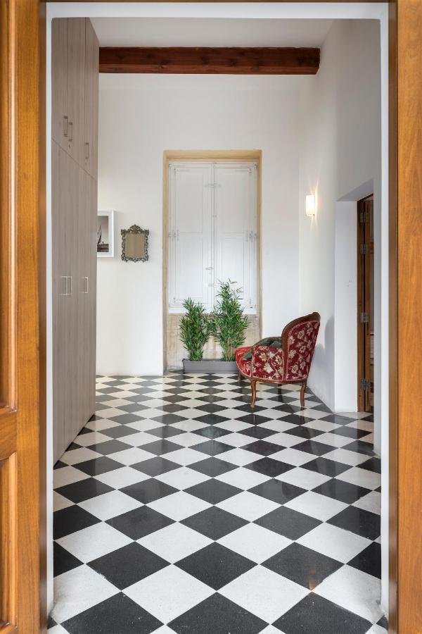 Hébergement de vacances Traditional & Modern Maltese Townhouse - Rooftop Terrace And Sea Views, Close To Birgu Waterfront