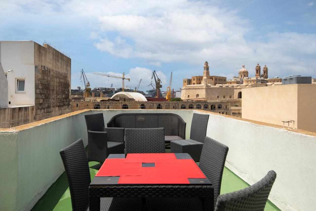 Traditional & Modern Maltese Townhouse - Rooftop Terrace And Sea Views, Close To Birgu Waterfront